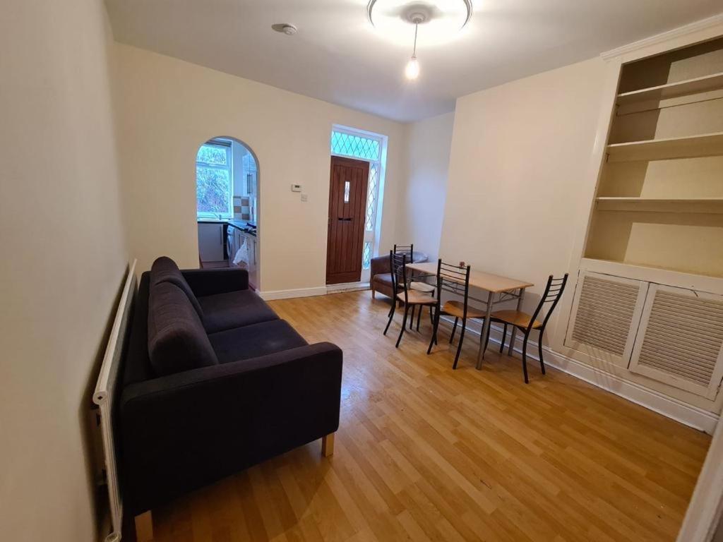 Budget Double En-Suite Bedroom Sheffield Zewnętrze zdjęcie